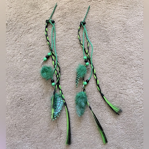 Accessories - Green hair attachments with feathers, set of two